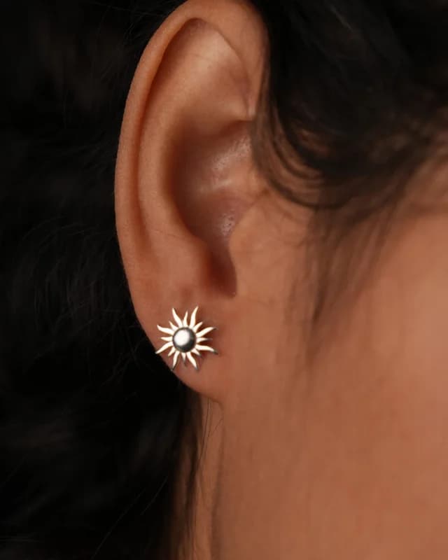 Sunburst studs